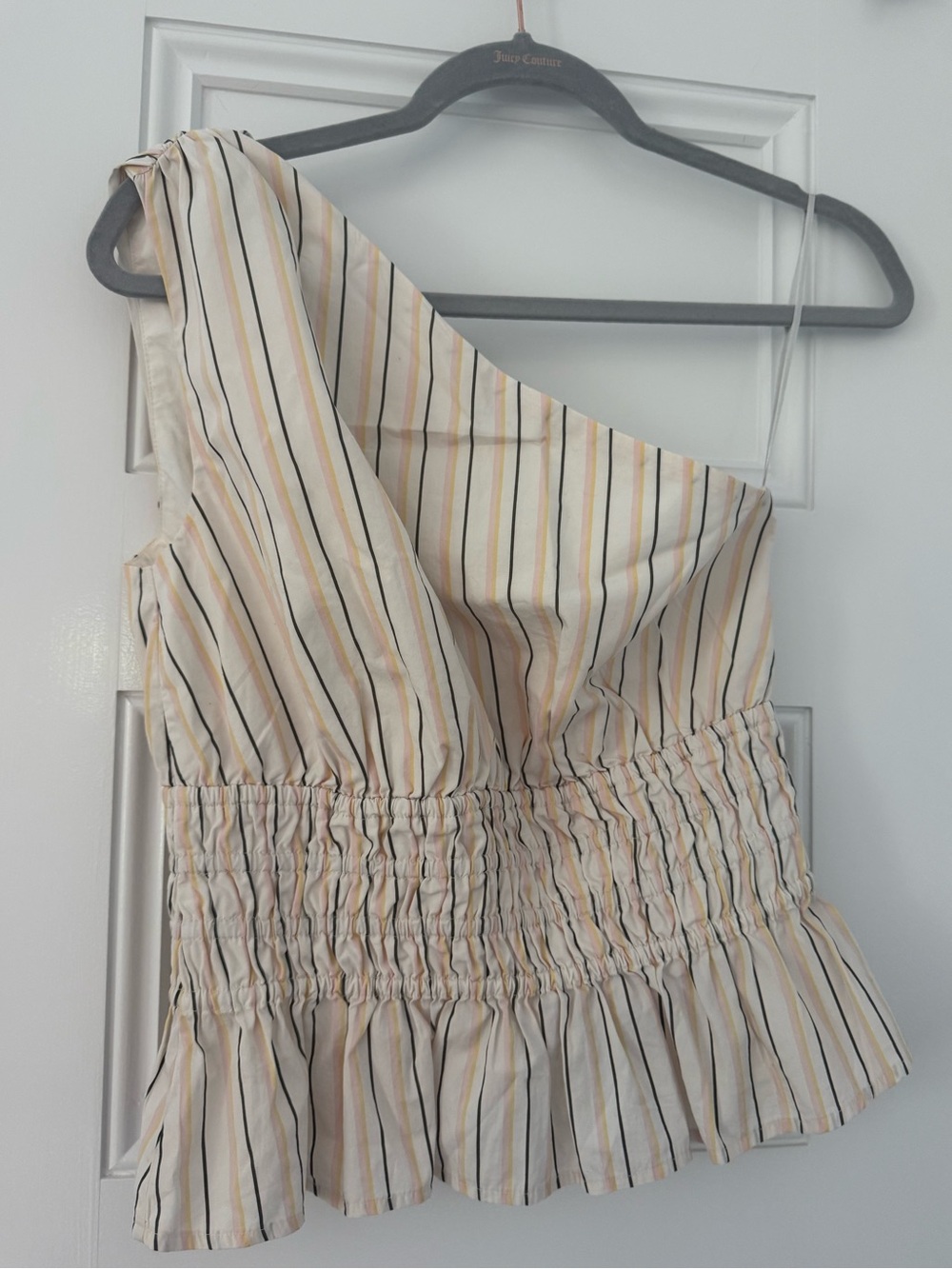 Banana Republic VOILE ONE-SHOULDER SMOCKED TOP - Ivory Multi Stripe